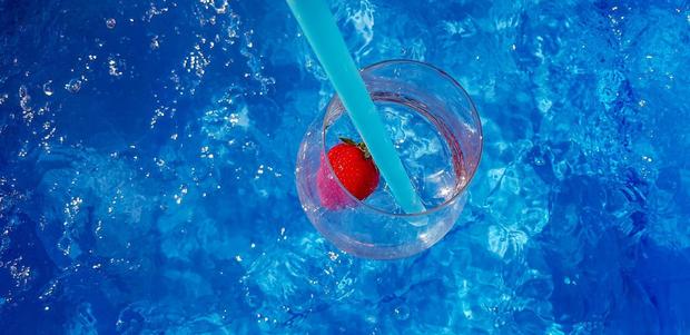 pool-3382836_1920