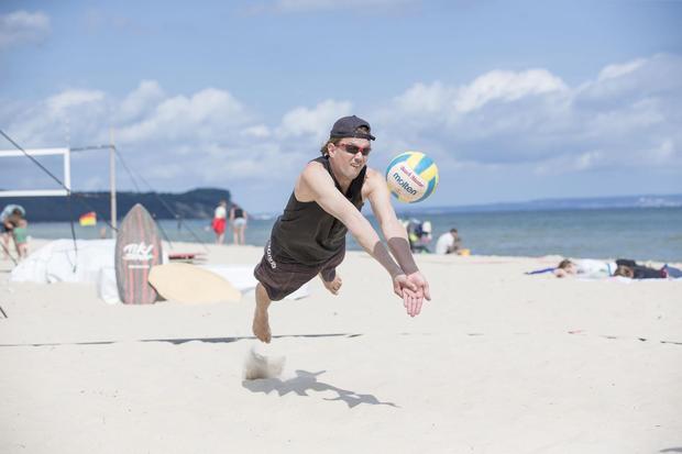 Tiki Beach Volleyball (c) Kurverwaltung Goehren Martin Stoever _07-2016_62P0287