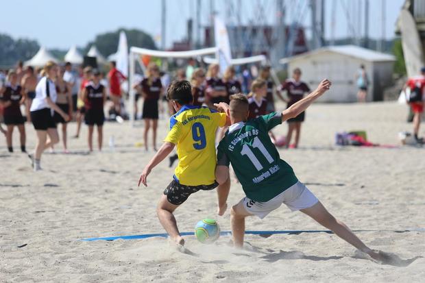 Fußball am Strand