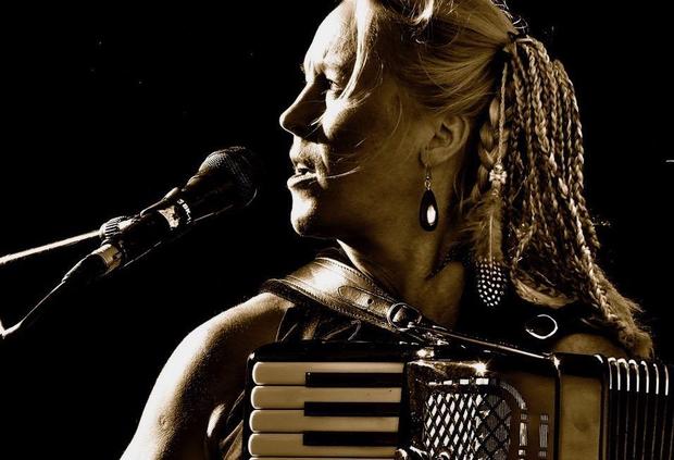 https://www.kunsthalle-kuehlungsborn.de/event/cathrin-pfeifer-weltmusik-tage/