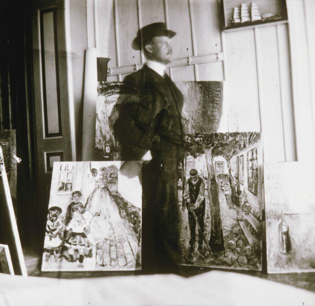 Munch mit Bildern in der Veranda des Hauses Am Strom 53