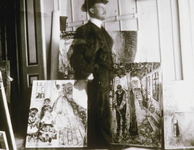 Munch mit Bildern in der Veranda des Hauses Am Strom 53