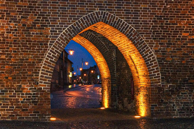 rostocker-tor-historische-abendfuerung