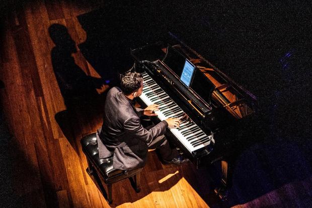 Ramon Lorete am Flügel