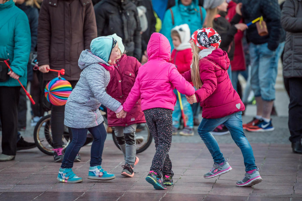Lampionumzug mit Maibaumsetzen