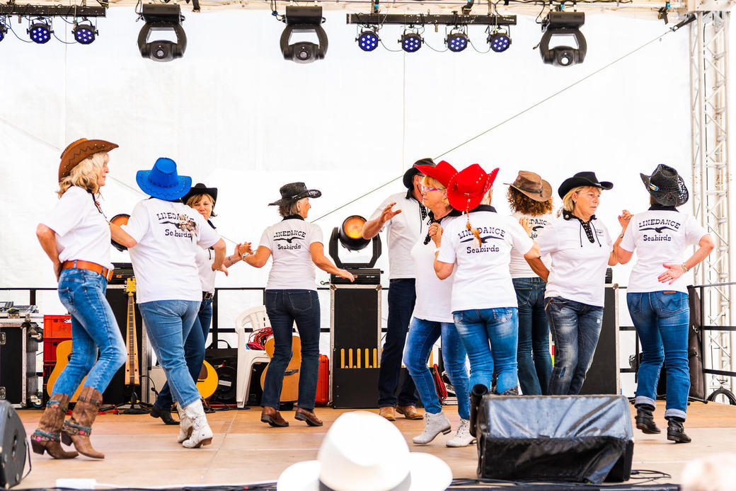 Line Dance unter freiem Himmel