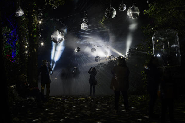 »Nachts im Park« — ein entspanntes Lichtkunst-Event