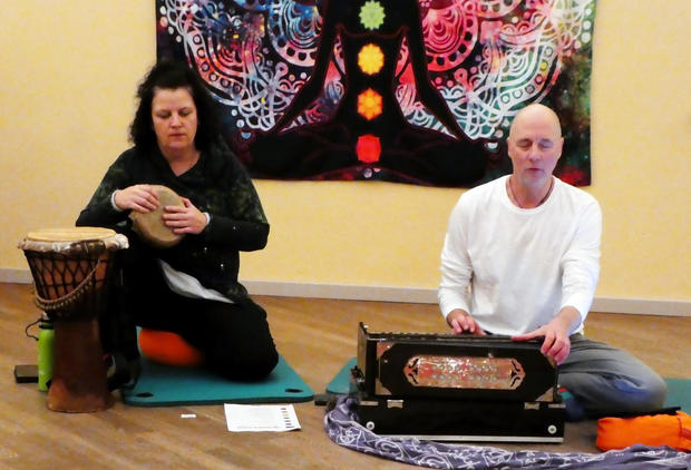 Mantra-Singkreis & Meditation
