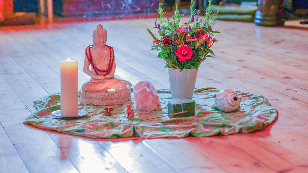 Mantra-Singkreis & Meditation