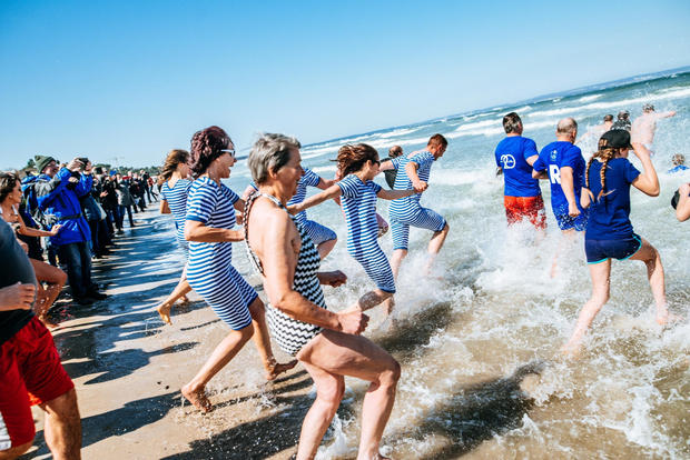 SAISONAUFTAKT mit dem traditionellen Binzer Anbaden
