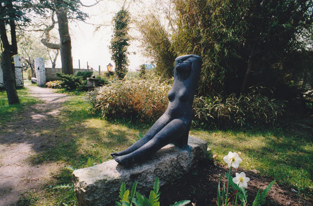 Klostergarten mit Großer Marina von Gustav Seitz